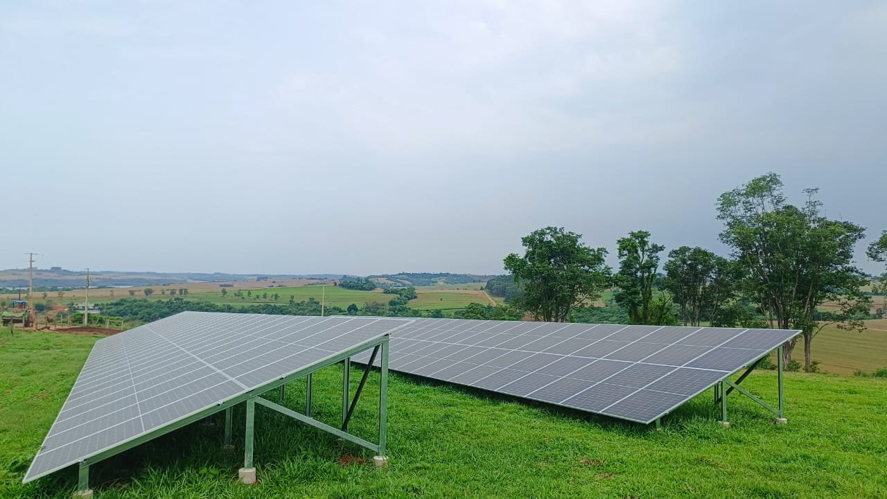 Equipe de instalação de energia solar